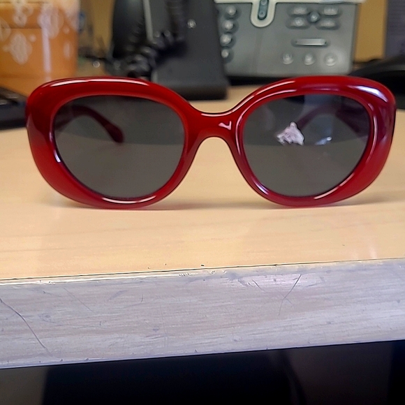 Coach Sunglasses - Picture 1 of 2